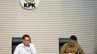 KPK Tetapkan 2 Tersangka Korupsi Pengelolaan Dana Bansos BI dan OJ