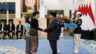 Dari Vaksin Dunia hingga Kasih untuk Lansia, Kisah Penerima Tanda Kehormatan Republik Indonesia