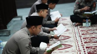 Jumat Berkah, Divhumas Polri Gelar Khataman Al-Qur’an dan Doa Bersama