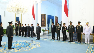 Apresiasi atas Pengabdian untuk Bangsa, Presiden Prabowo Anugerahkan Pangkat Istimewa kepada Dua Purnawirawan