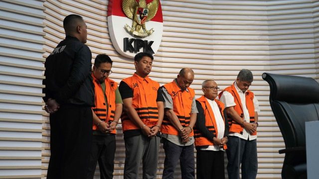KPK Tahan 5 Tersangka Korupsi Terkait Dana PEN dan PBJ di Situbondo