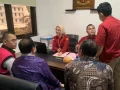 Kejagung RI Serahkan 8 Tersangka dan Barang Bukti Perkara Minyak Mentah PT Pertamina ke JPU Kejari Jakpus