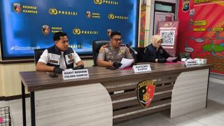 Polres Kampar Berhasil Bongkar Perdagangan Satwa Langka: Owa Ungko Diselundupkan Dalam Kardus Rokok