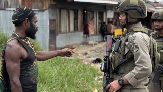 Patroli Humanis Ops Damai Cartenz Hadirkan Senyum Dan Rasa Aman Bagi Warga Sinak