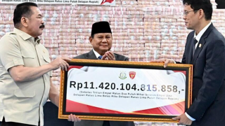 Presiden Prabowo Saksikan Penyerahan Rp11,42 Triliun dan Ratusan Ribu Hektare Lahan Hasil Penyelamatan ke Negara